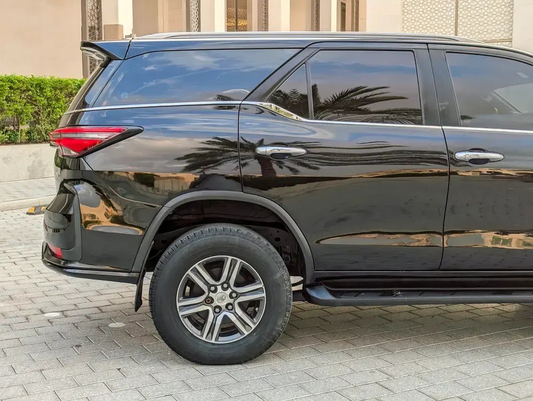 Car Image 2017 TOYOTA FORTUNER 