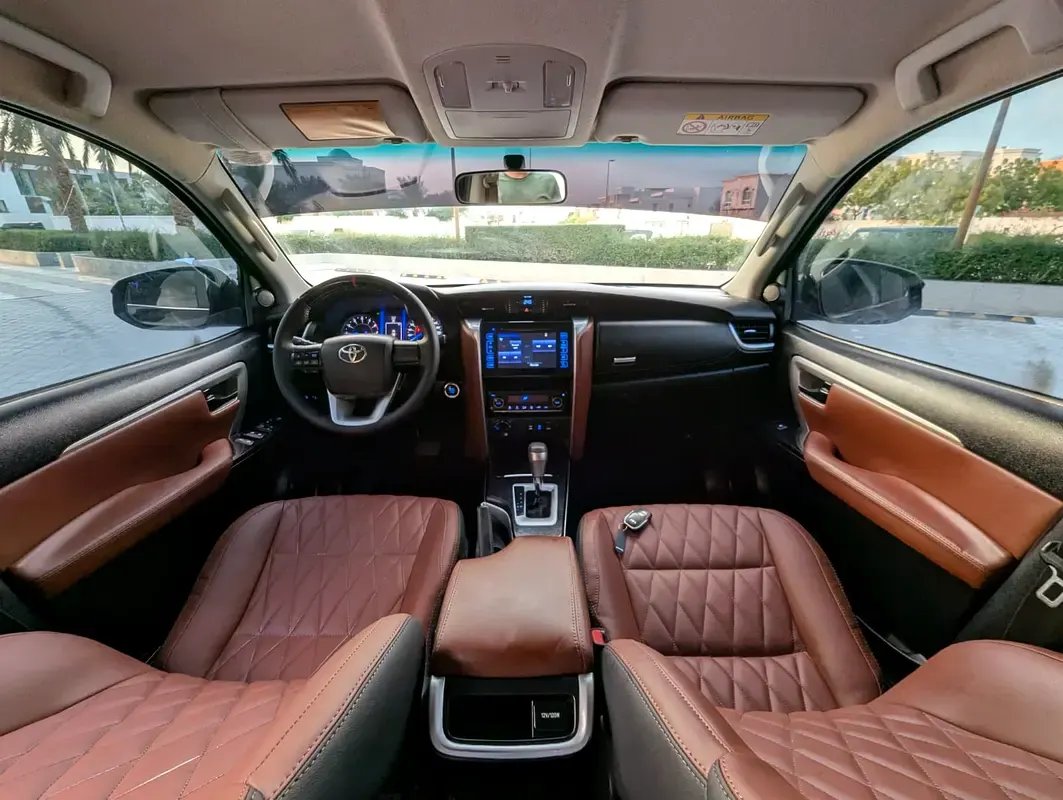 Car Image 2017 TOYOTA FORTUNER 