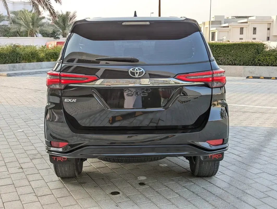 Car Image 2017 TOYOTA FORTUNER 