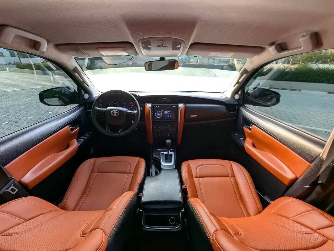 Car Image 2017 TOYOTA FORTUNER 