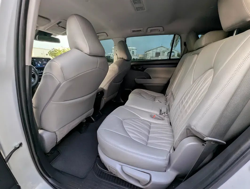 Car Image 2022 TOYOTA HIGHLANDER 