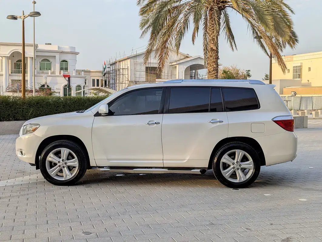 Car Image 2010 TOYOTA HIGHLANDER 