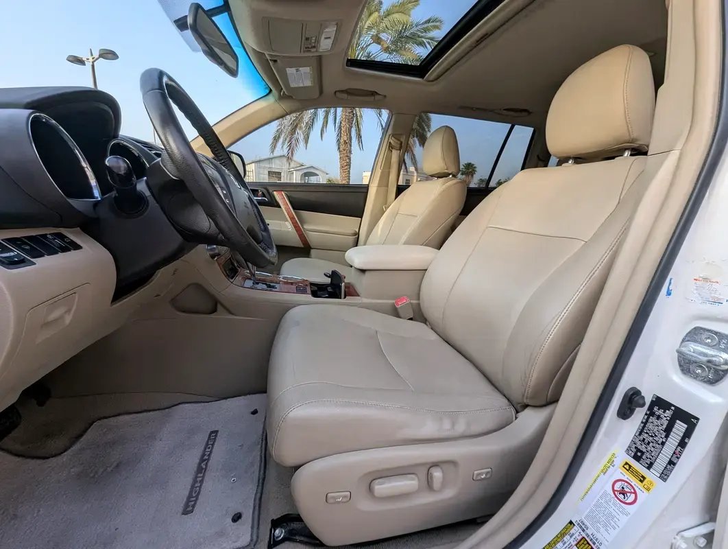 Car Image 2010 TOYOTA HIGHLANDER 