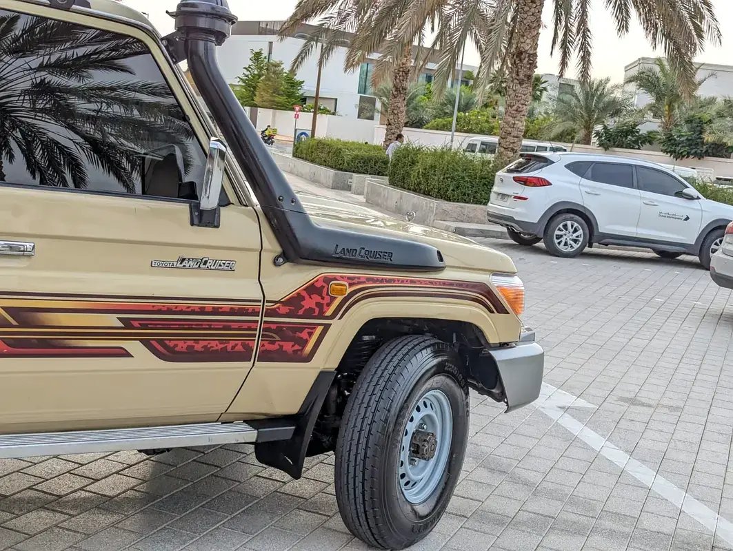 Car Image 2020 TOYOTA LAND CRUISER 