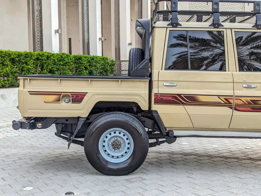 Car Image 2020 TOYOTA LAND CRUISER 