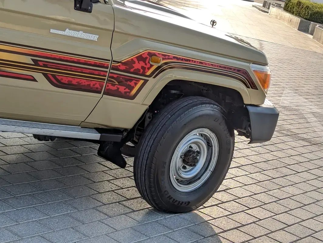 Car Image 2014 TOYOTA LAND CRUISER 