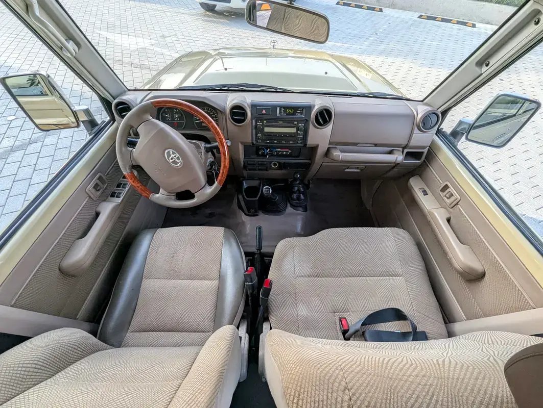 Car Image 2014 TOYOTA LAND CRUISER 