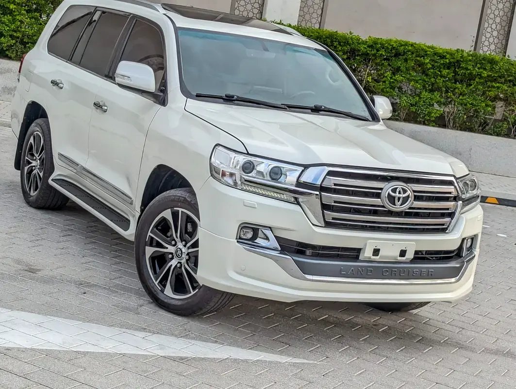 Car Image 2020 TOYOTA LAND CRUISER 