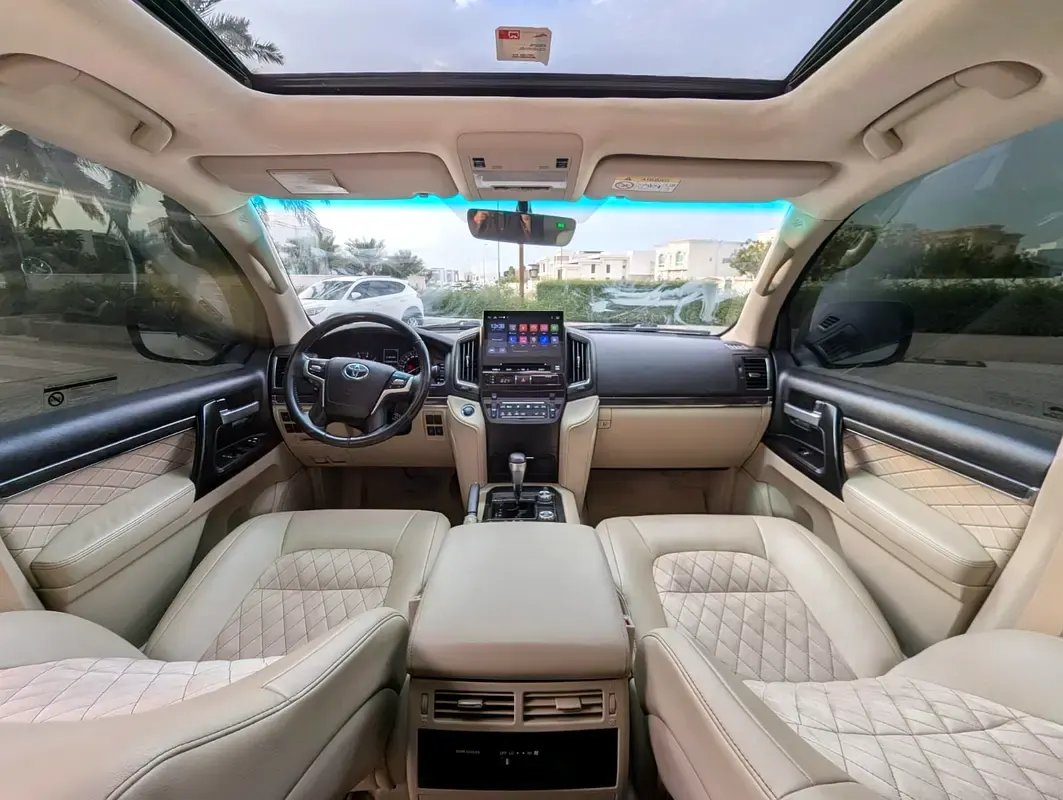 Car Image 2020 TOYOTA LAND CRUISER 