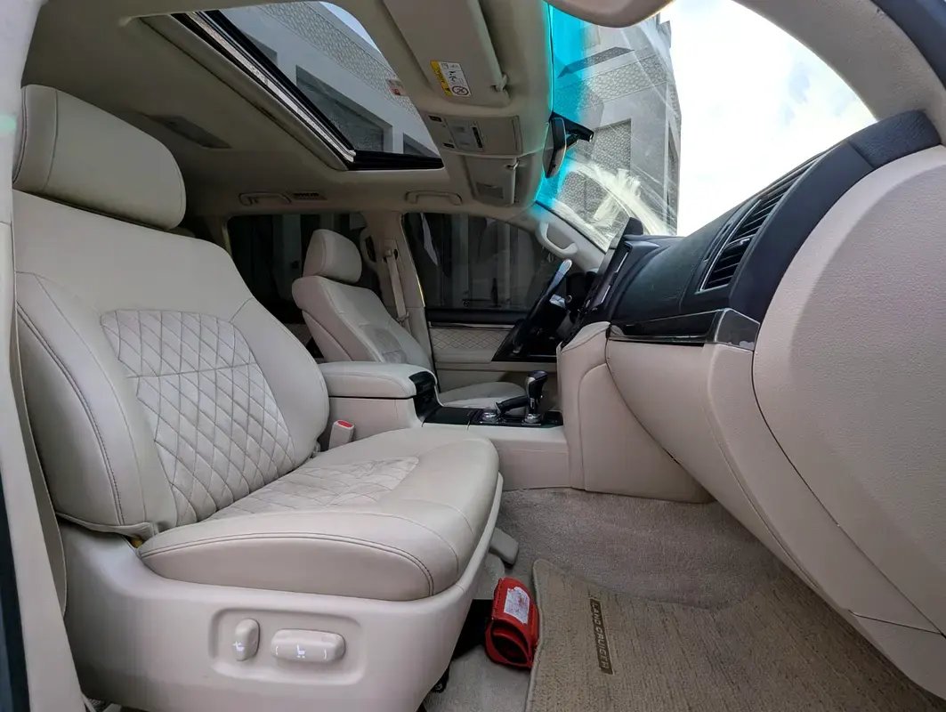 Car Image 2020 TOYOTA LAND CRUISER 