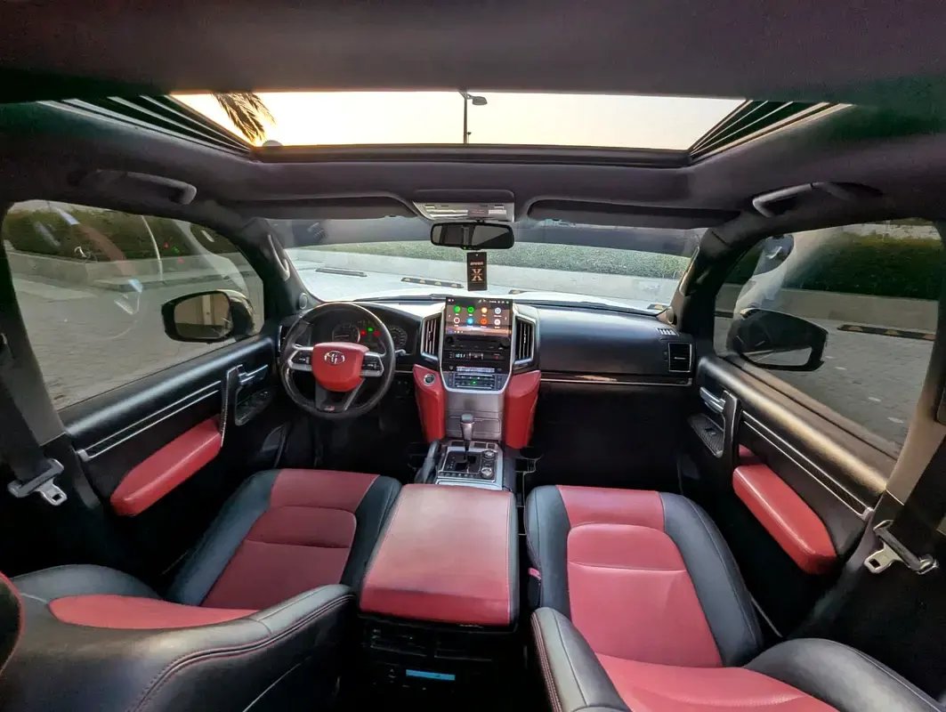 Car Image 2011 TOYOTA LAND CRUISER 