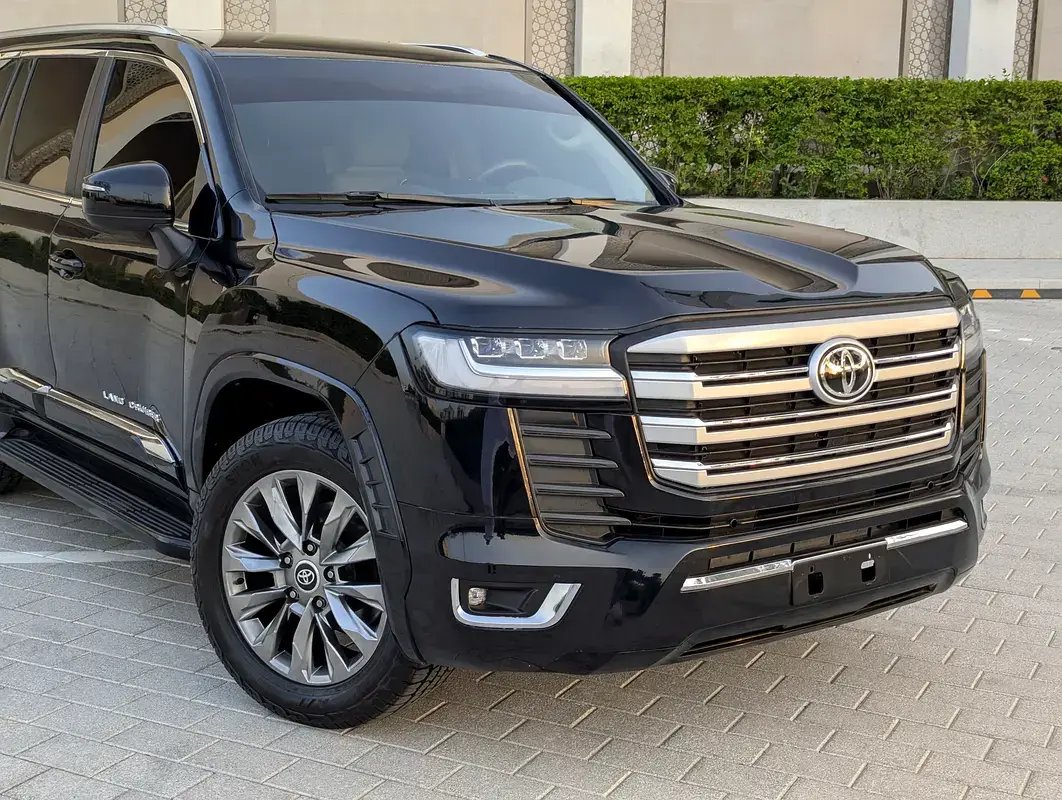Car Image 2019 TOYOTA LAND CRUISER 