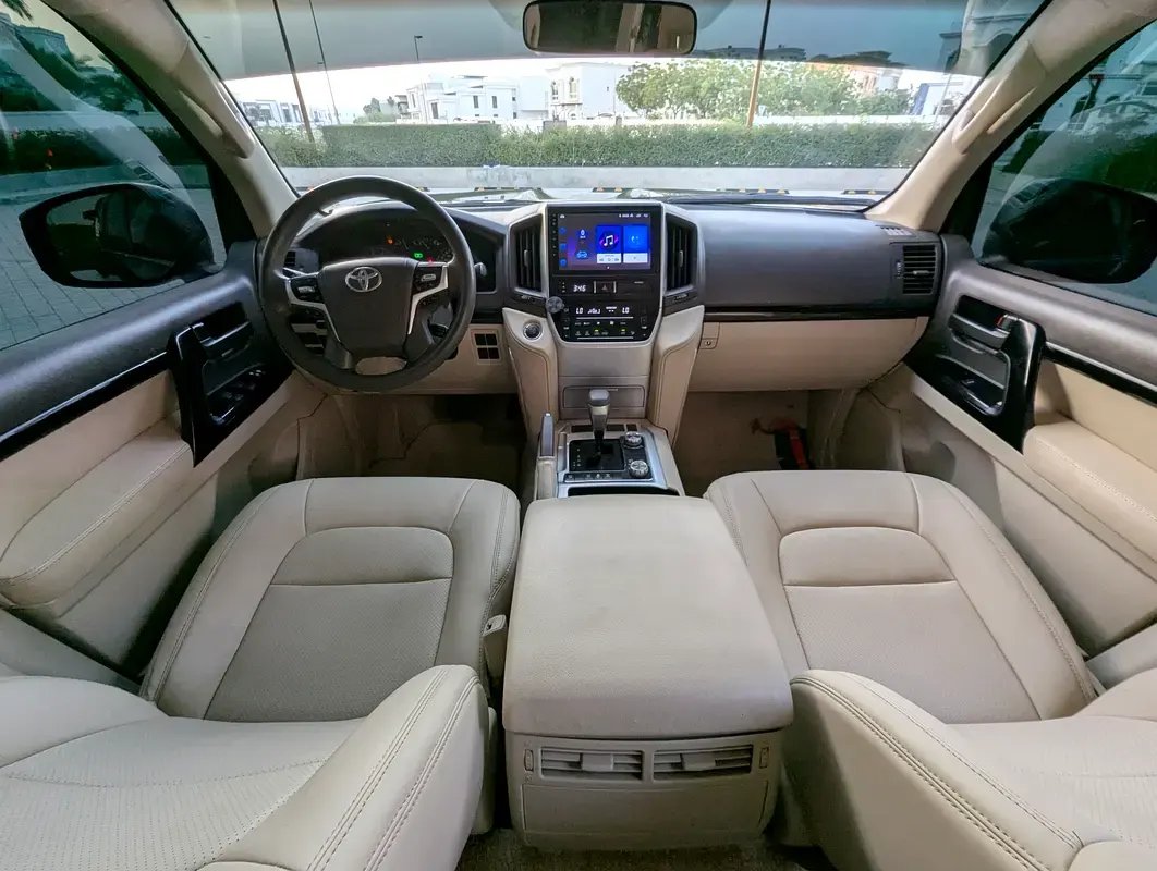 Car Image 2019 TOYOTA LAND CRUISER 