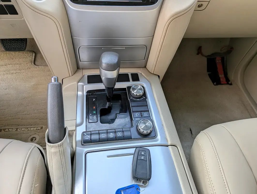 Car Image 2020 TOYOTA LAND CRUISER 