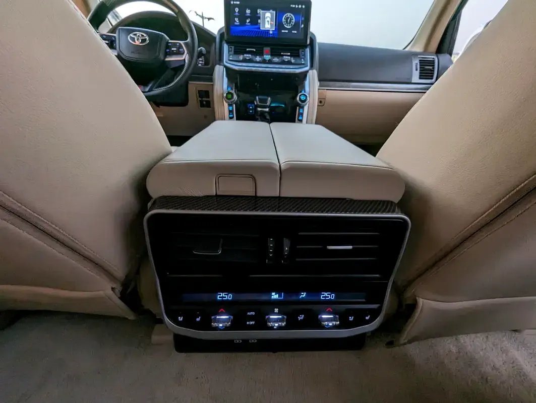 Car Image 2014 TOYOTA LAND CRUISER 