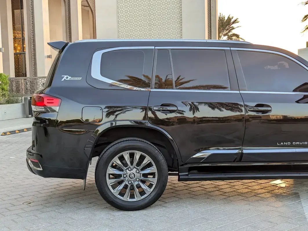 Car Image 2013 TOYOTA LAND CRUISER 