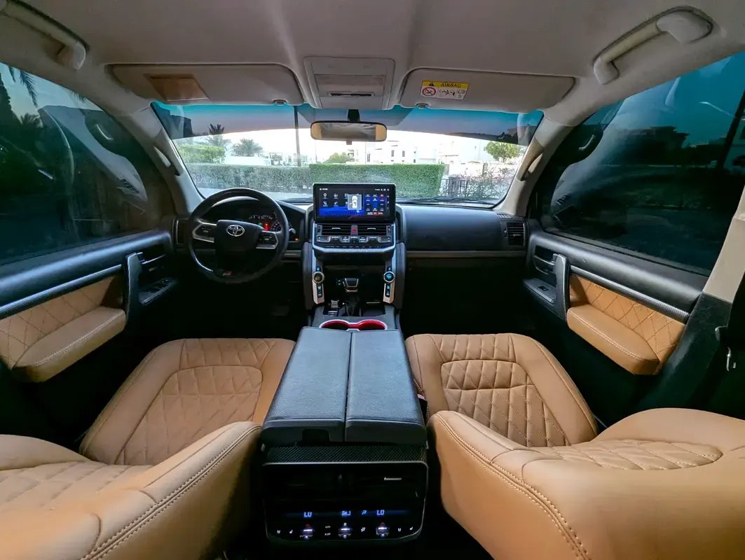 Car Image 2013 TOYOTA LAND CRUISER 