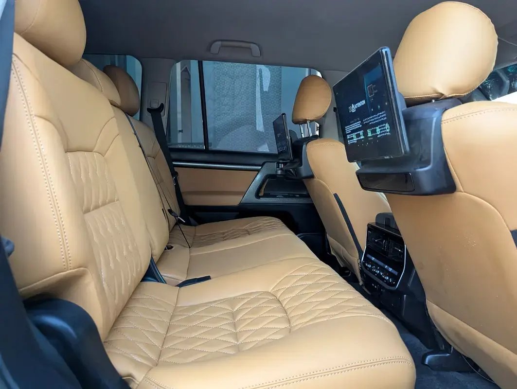 Car Image 2013 TOYOTA LAND CRUISER 