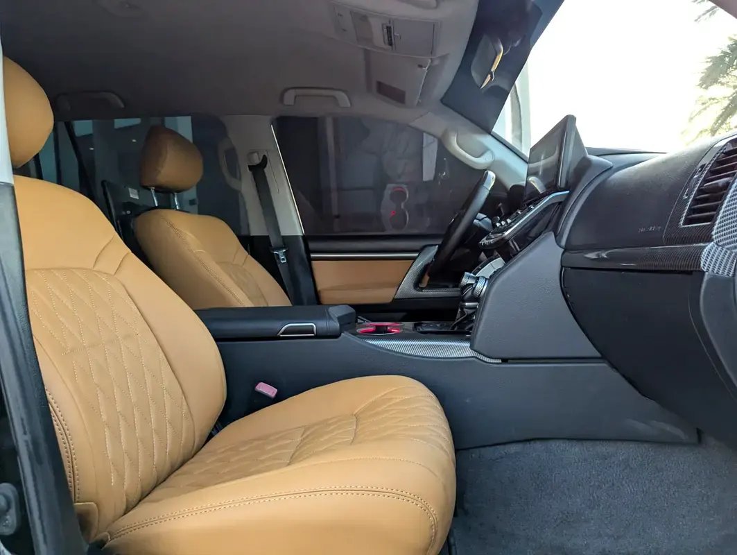Car Image 2013 TOYOTA LAND CRUISER 