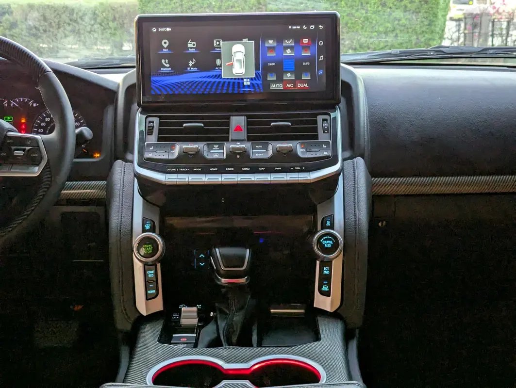 Car Image 2013 TOYOTA LAND CRUISER 