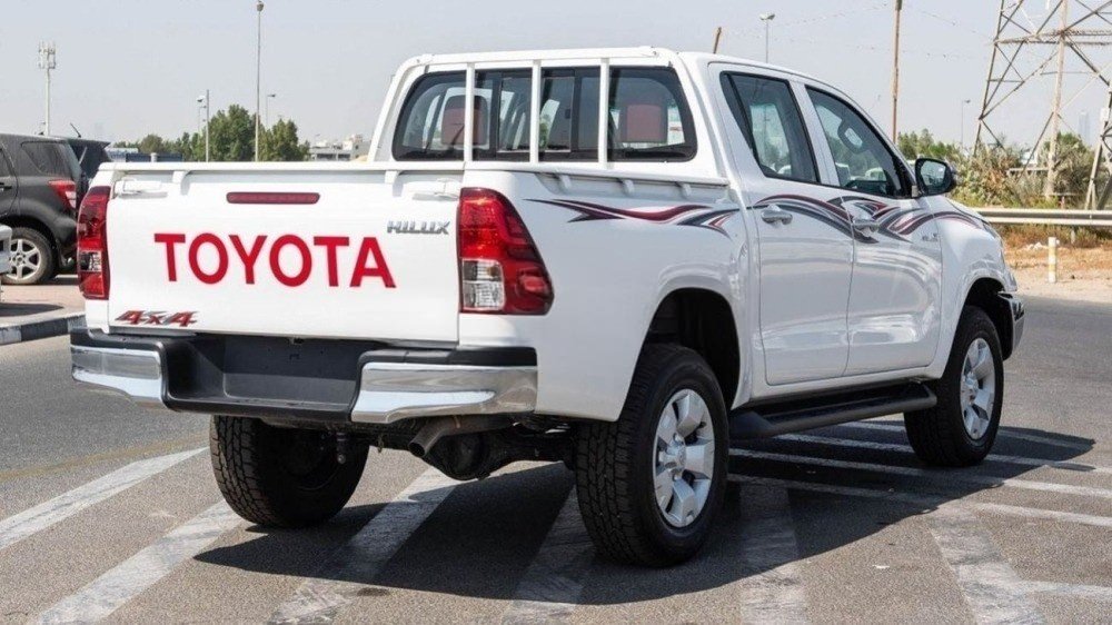 Car Image 2023 TOYOTA HILUX 
