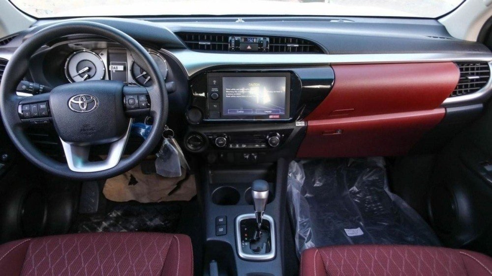 Car Image 2024 TOYOTA HILUX 