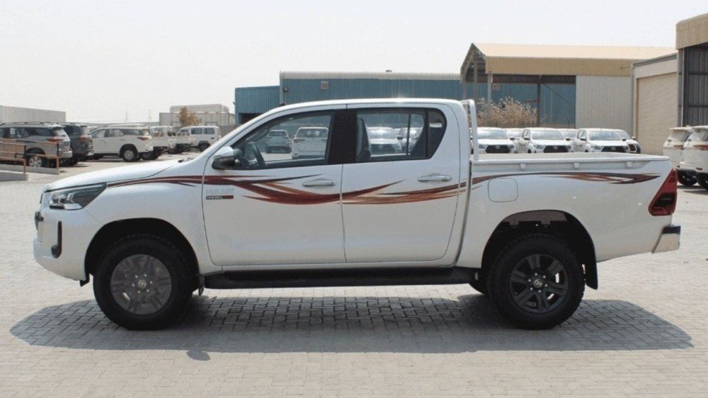 Car Image 2023 TOYOTA HILUX 