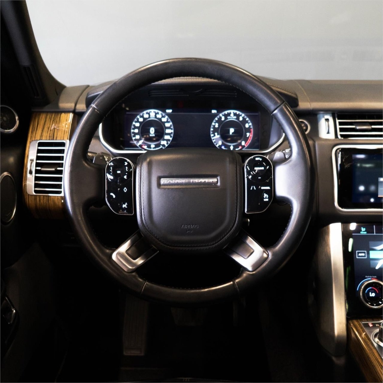 Car Image 2019 LAND ROVER VOGUE 