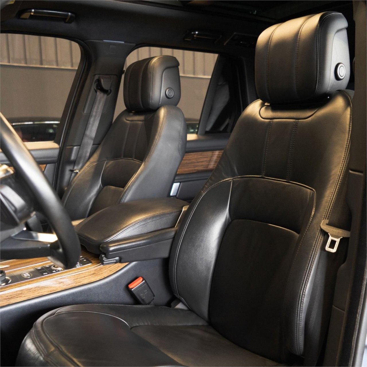 Car Image 2019 LAND ROVER VOGUE 