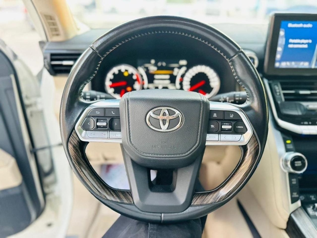 Car Image 2022 TOYOTA LAND CRUISER 
