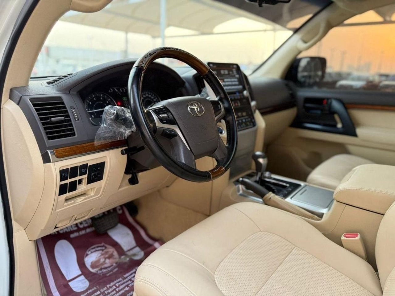 Car Image 2018 TOYOTA LAND CRUISER 