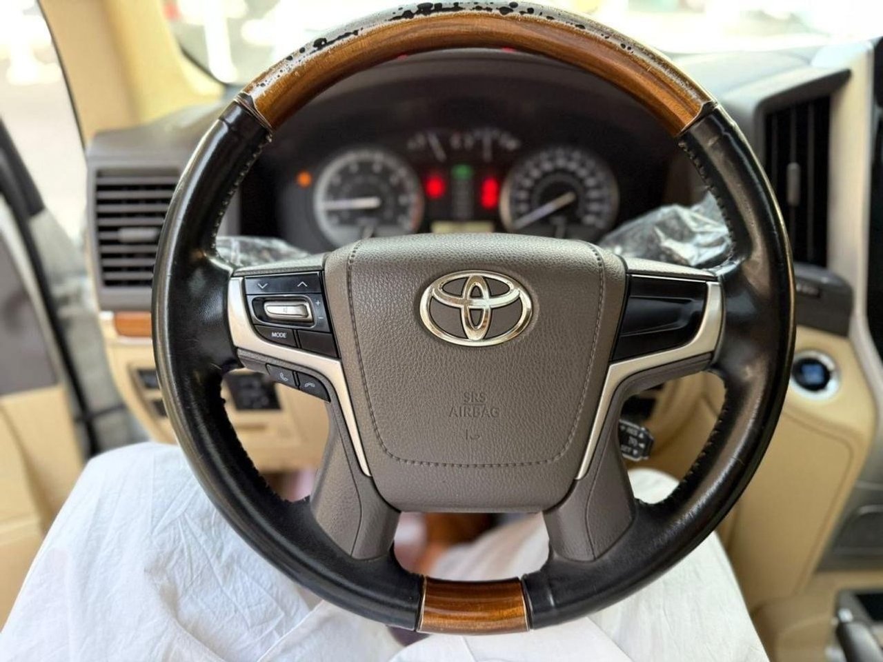Car Image 2018 TOYOTA LAND CRUISER 