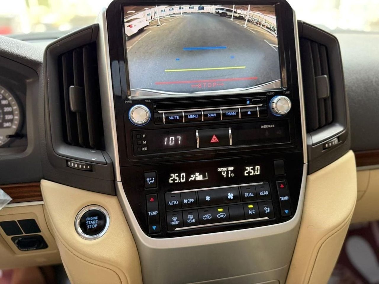 Car Image 2018 TOYOTA LAND CRUISER 