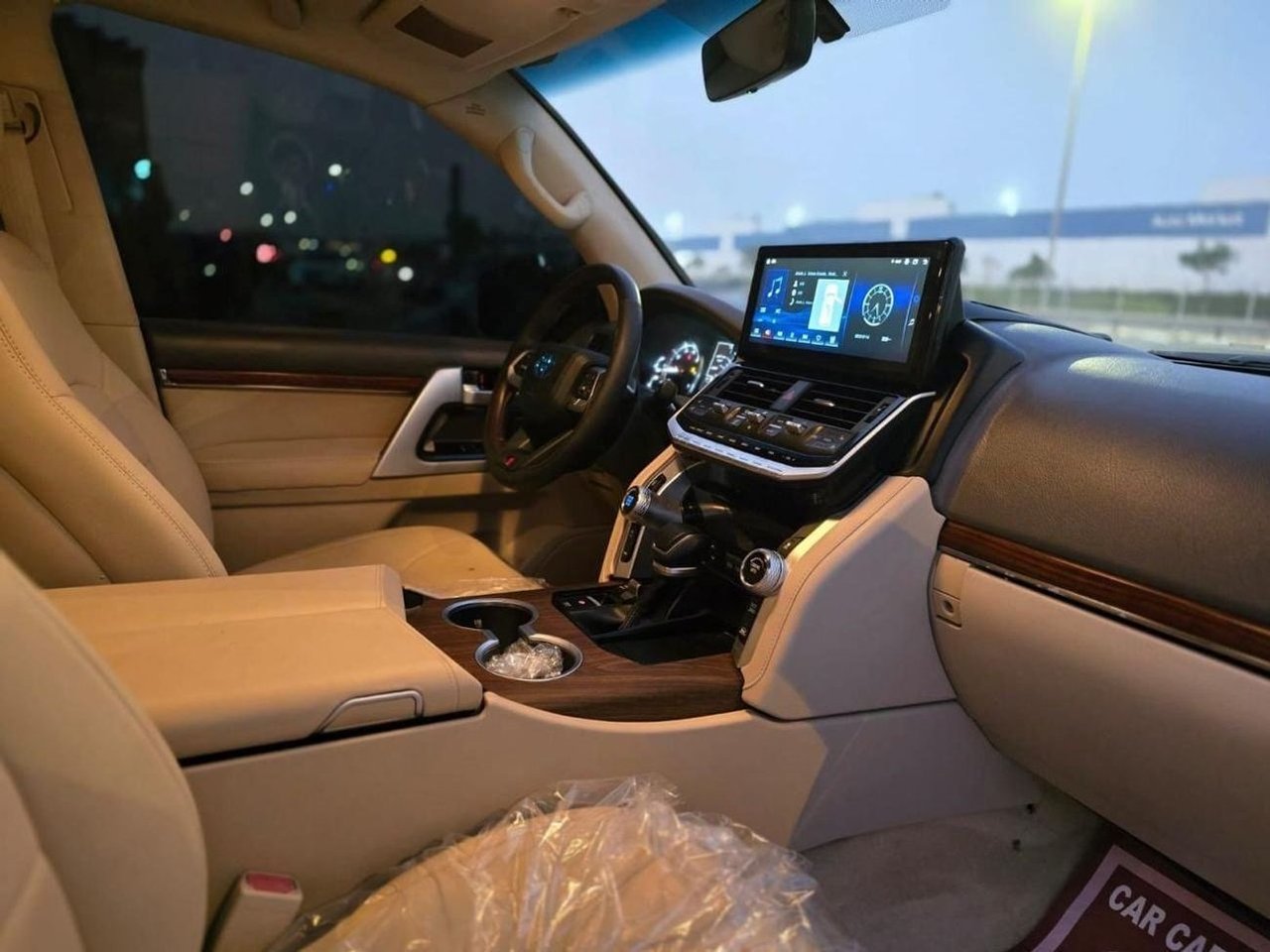 Car Image 2019 TOYOTA LAND CRUISER 