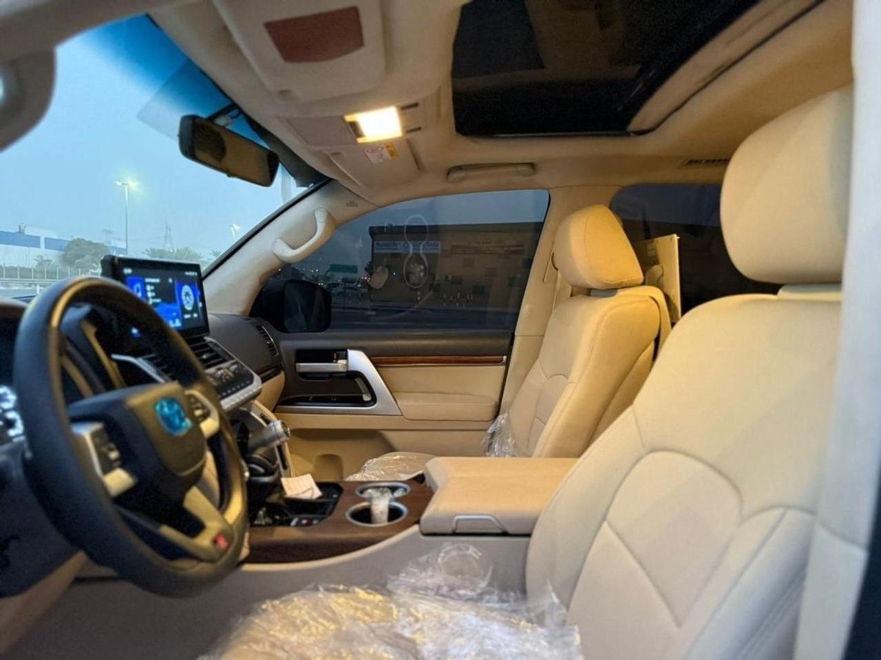 Car Image 2019 TOYOTA LAND CRUISER 