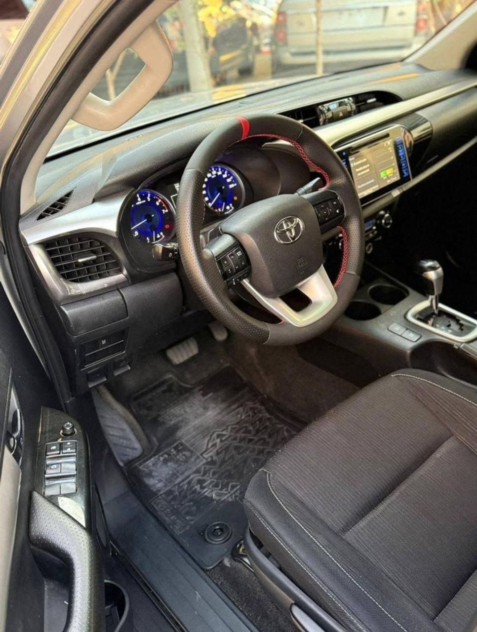 Car Image 2022 TOYOTA HILUX 