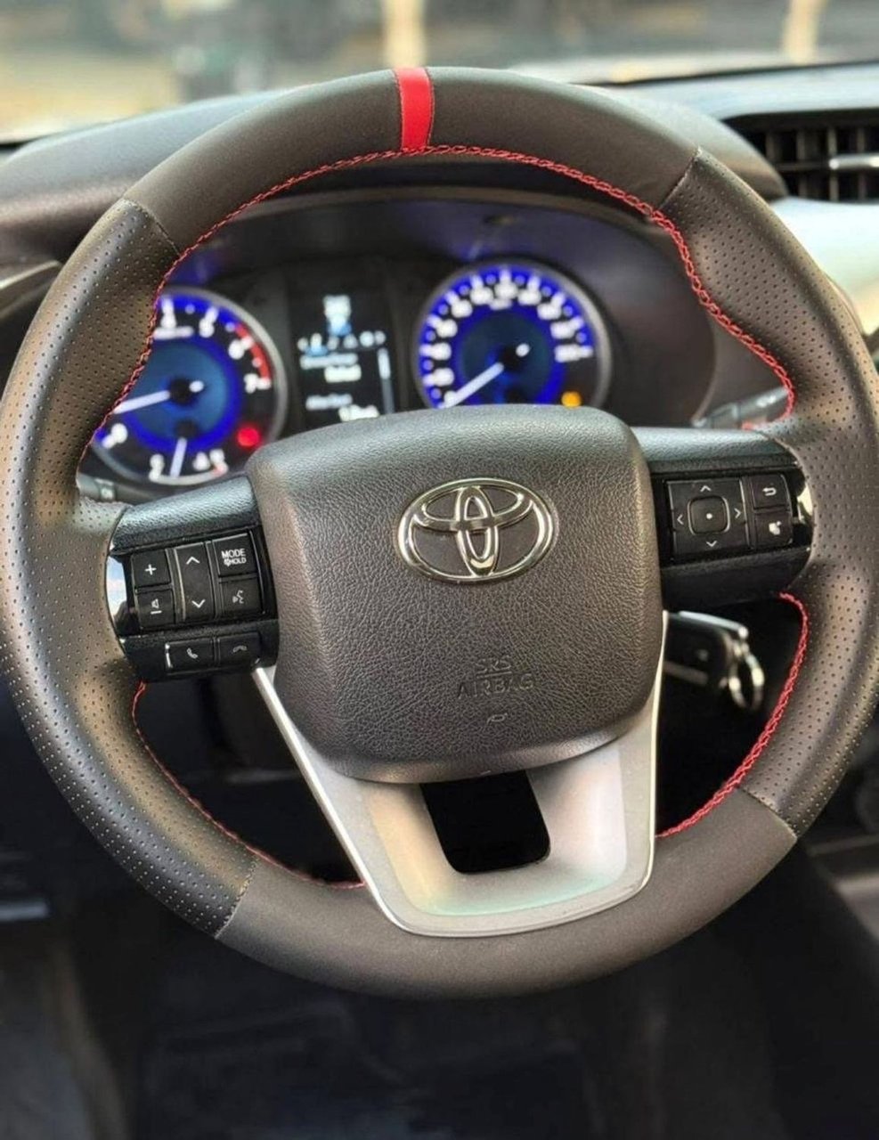 Car Image 2022 TOYOTA HILUX 