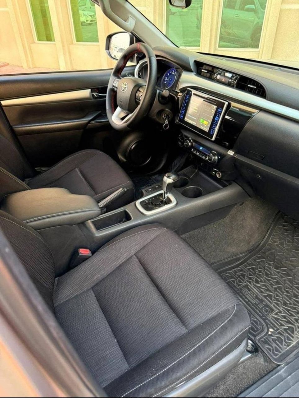 Car Image 2022 TOYOTA HILUX 