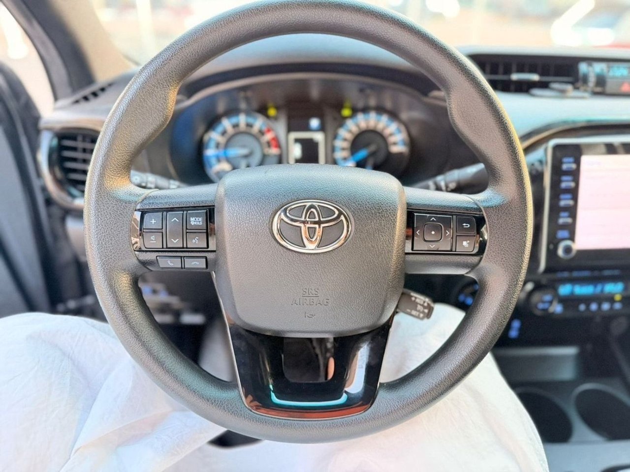 Car Image 2022 TOYOTA HILUX 