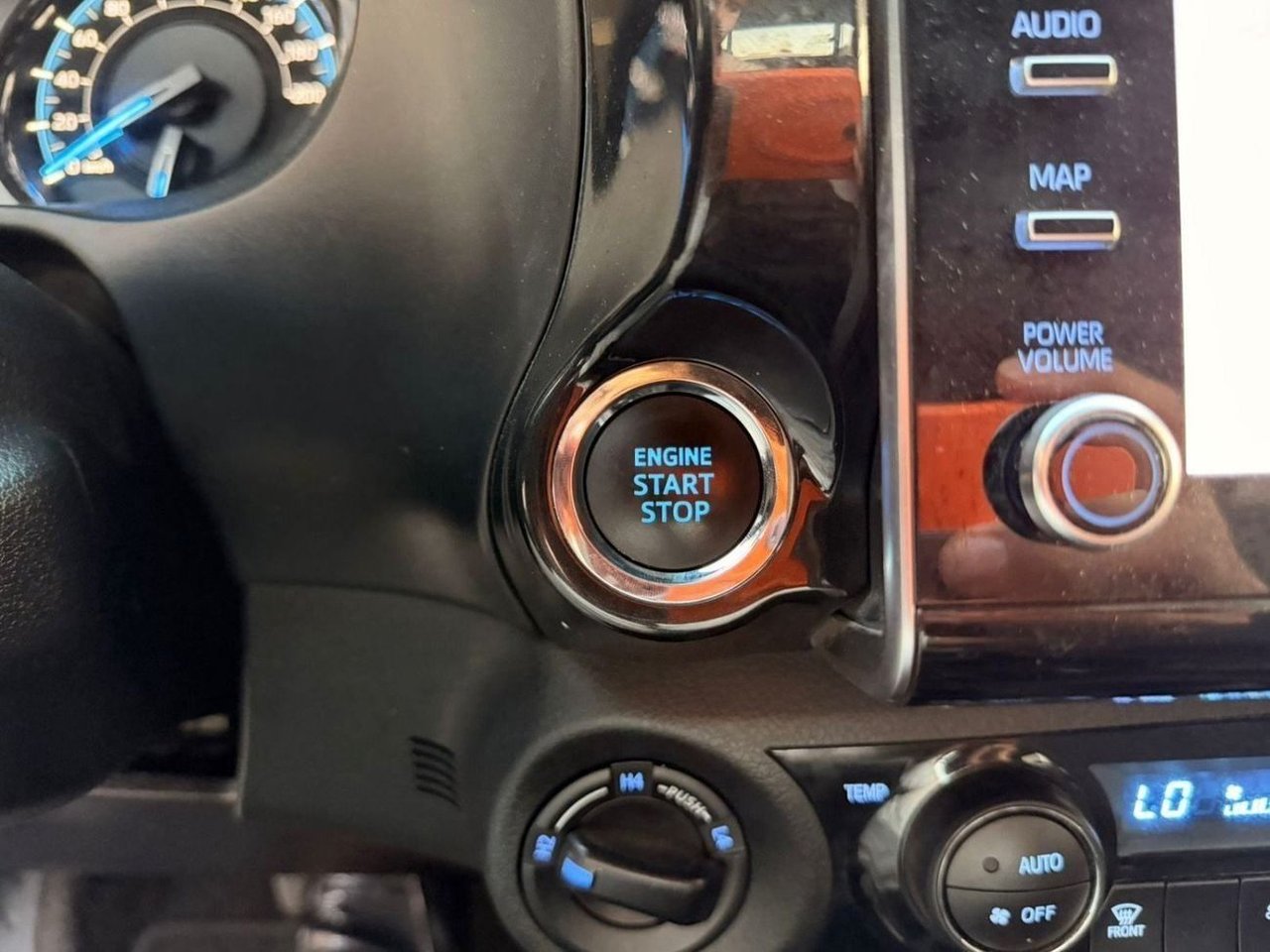 Car Image 2022 TOYOTA HILUX 