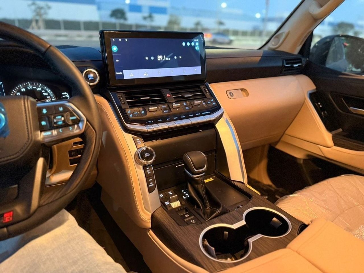Car Image 2018 TOYOTA LAND CRUISER 