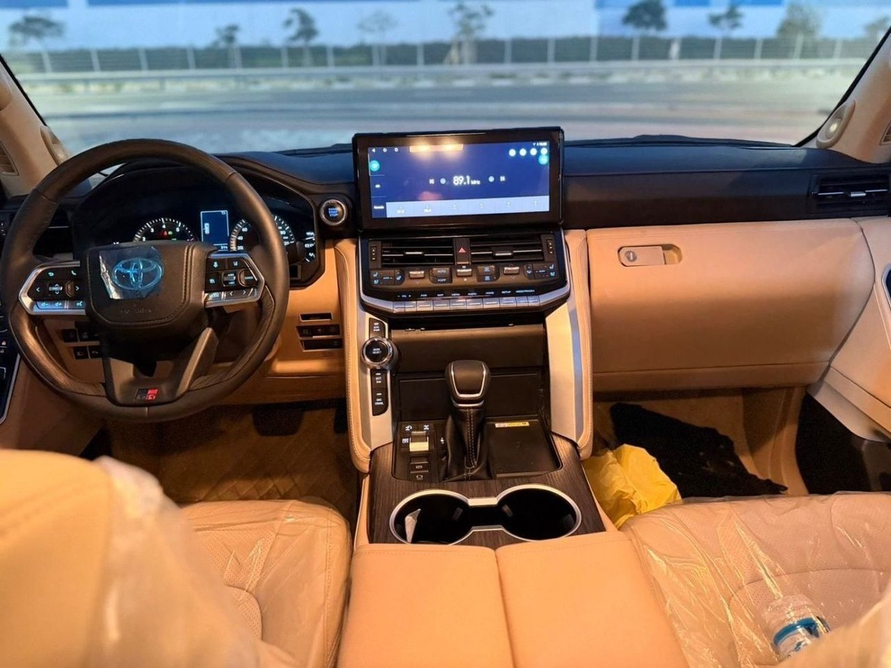 Car Image 2018 TOYOTA LAND CRUISER 