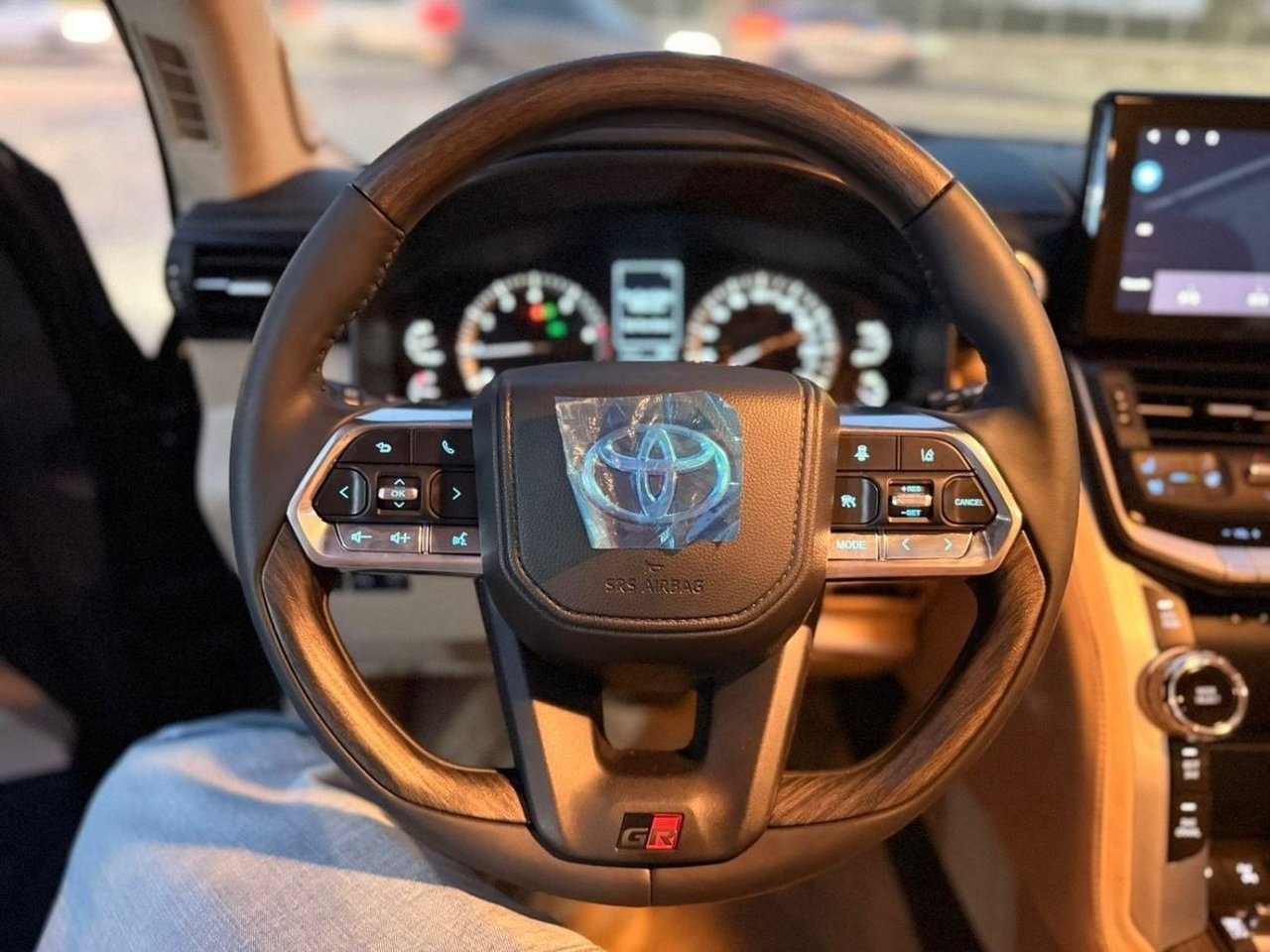 Car Image 2018 TOYOTA LAND CRUISER 