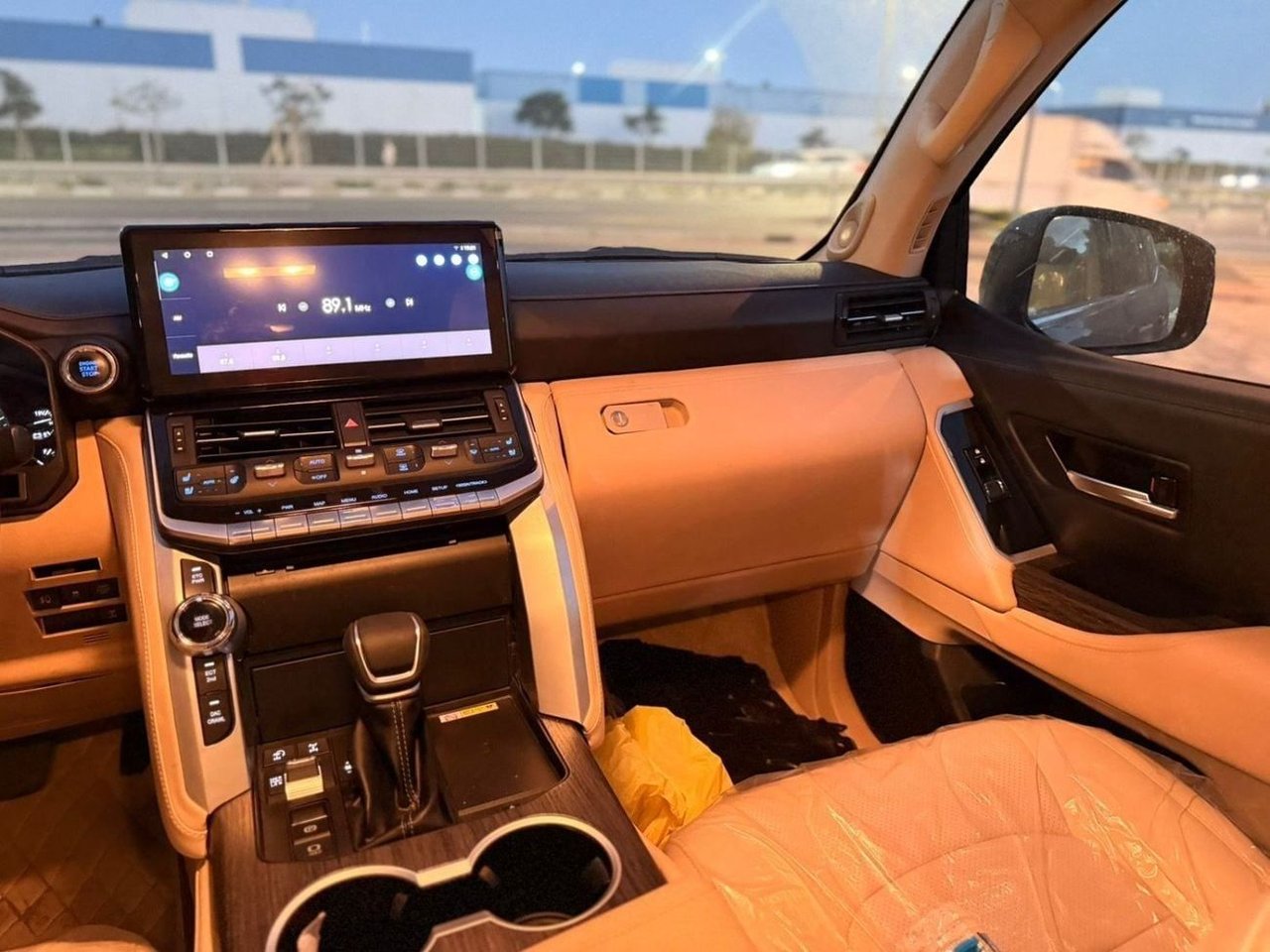 Car Image 2018 TOYOTA LAND CRUISER 