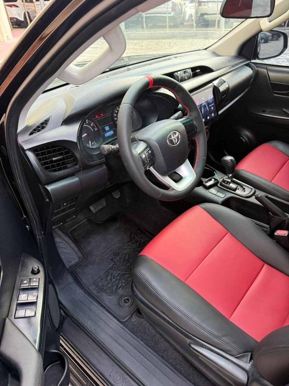Car Image 2018 TOYOTA HILUX 