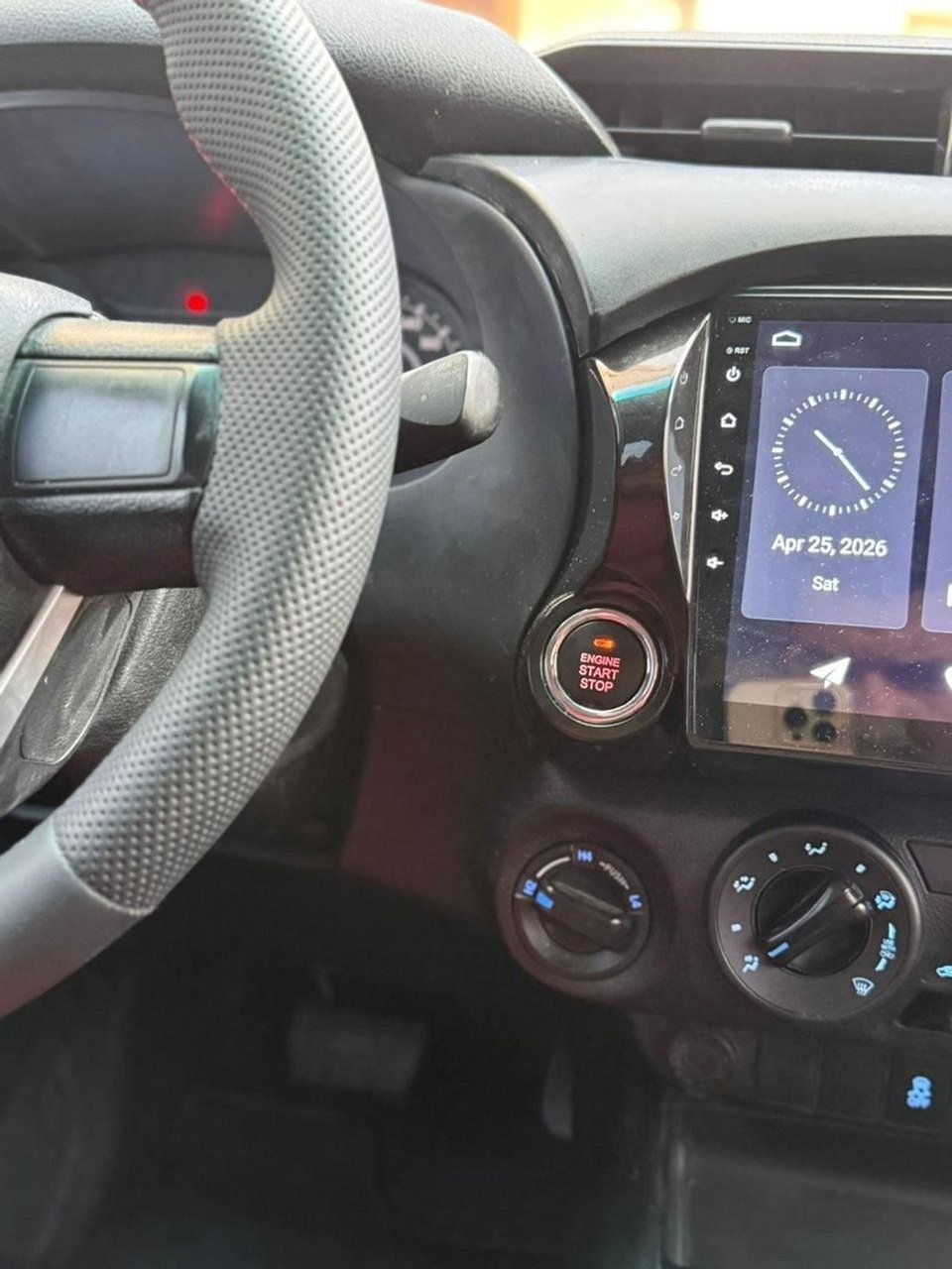 Car Image 2018 TOYOTA HILUX 