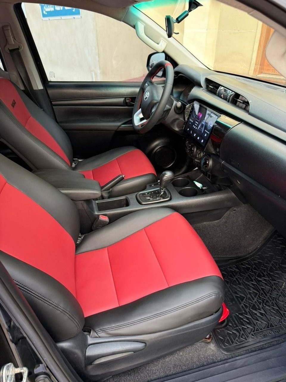 Car Image 2018 TOYOTA HILUX 