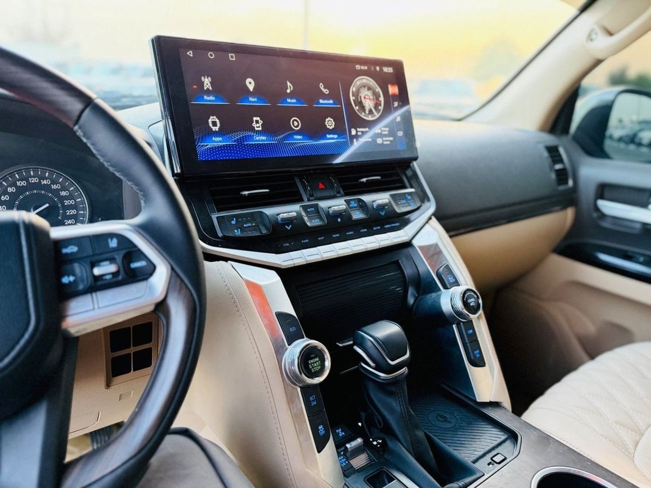 Car Image 2015 TOYOTA LAND CRUISER 