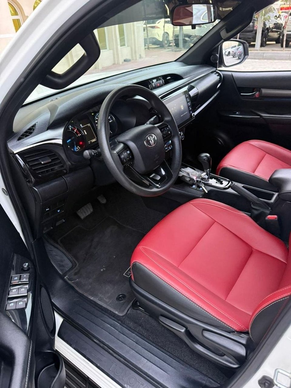 Car Image 2021 TOYOTA HILUX 