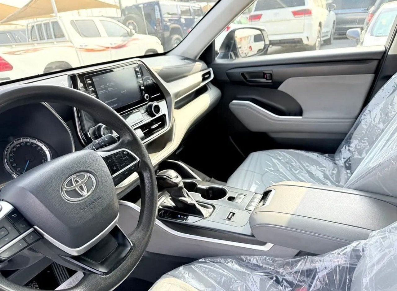Car Image 2022 TOYOTA HIGHLANDER 